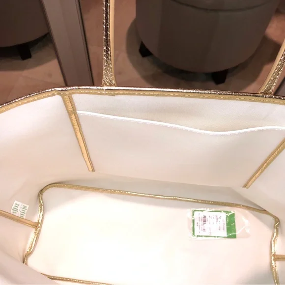 Lilly Pulitzer Bon Voyage Tote Bag in Toe In Print - Picture 11 of 14